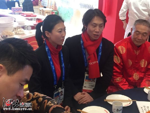 高唱《大中國》，老外包餃子！看平昌冬奧會志愿者的中國年