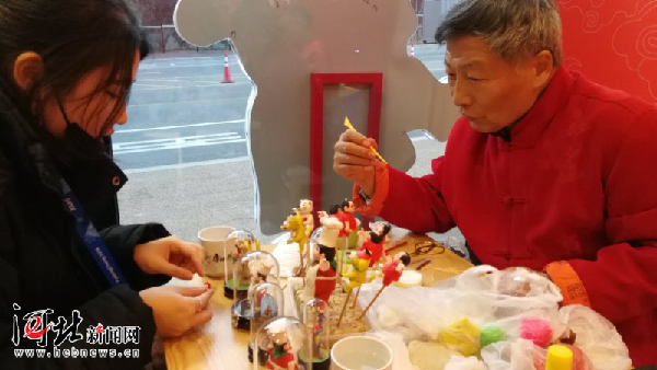 高唱《大中國》，老外包餃子！看平昌冬奧會志愿者的中國年